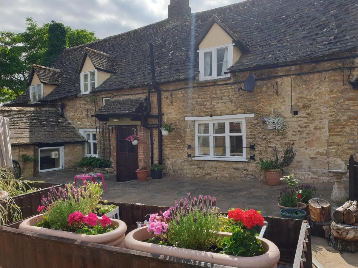 The Horse And Panniers Guest House. North Luffenham Buitenkant foto